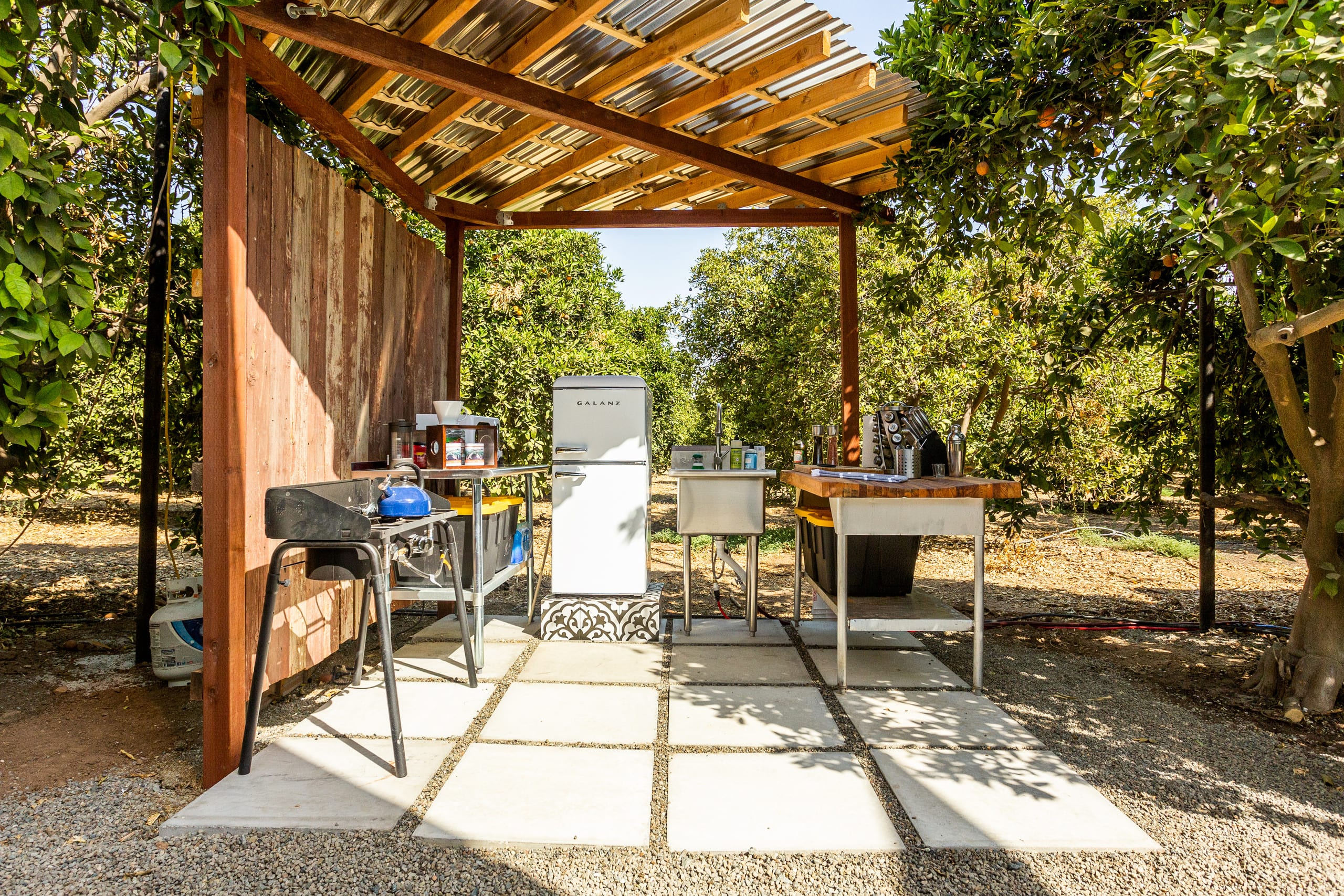 Straight-on view of the outdoor kitchen